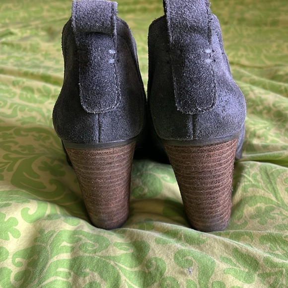 Vince Camuto Dark Grey Suede Booties 5.5 - Picture 4 of 7
